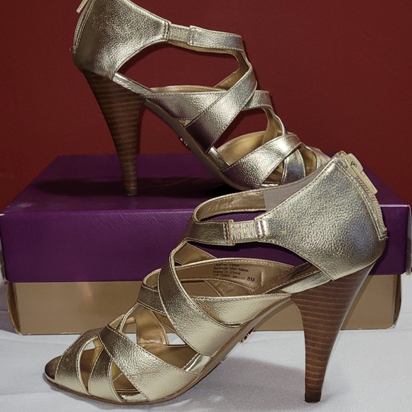 Fergie, size 8 champagne color heels. - Picture 4 of 6